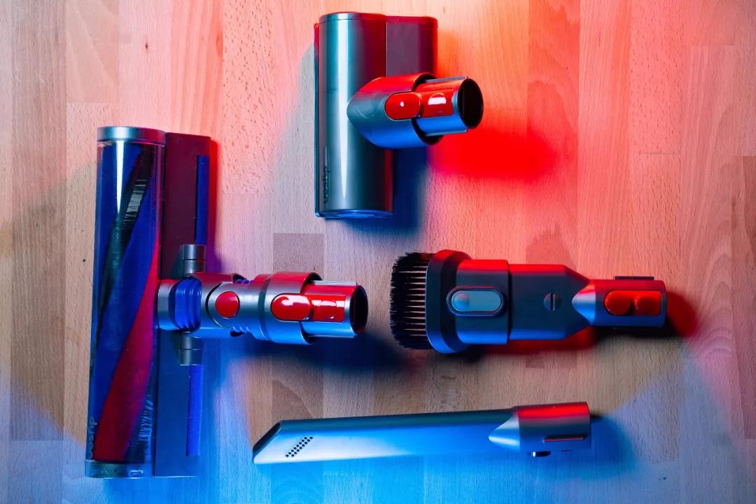 戴森dyson吸尘器v8slim评测,戴森吸尘器v8absolute和fluffy