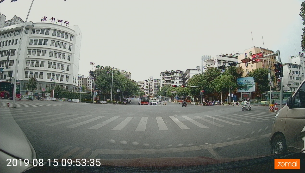 70迈智能后视镜梦想版评测,70迈智能后视镜和梦想版区别