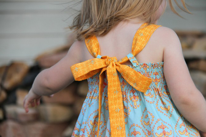 小孩连衣裙的蝴蝶结的制作教程,好看的儿童连衣裙编织教程
