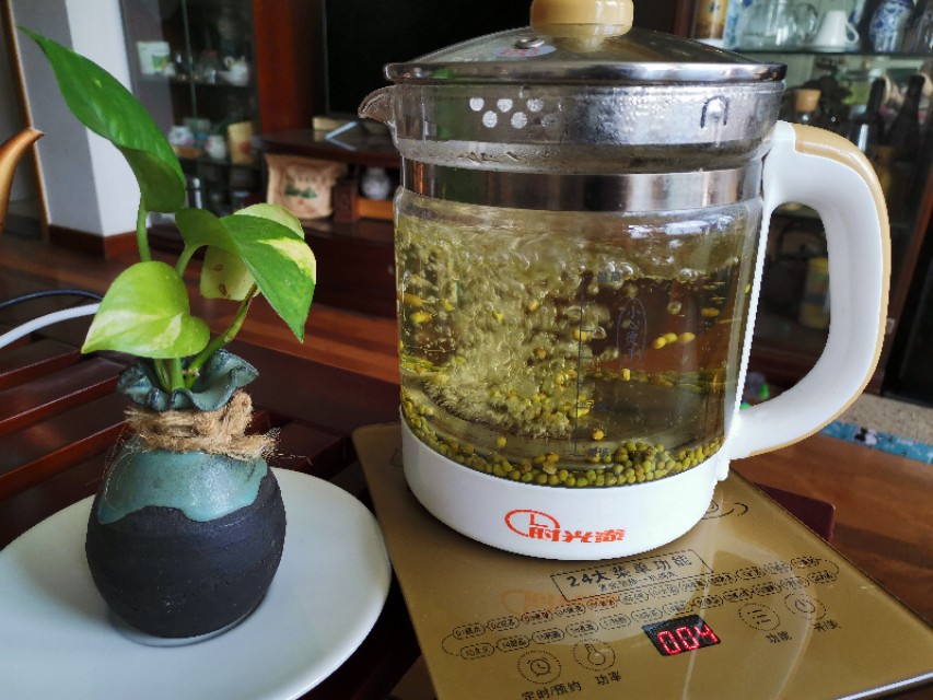 自制清凉解暑的汤喝,清凉解暑绿豆汤的做法抖音