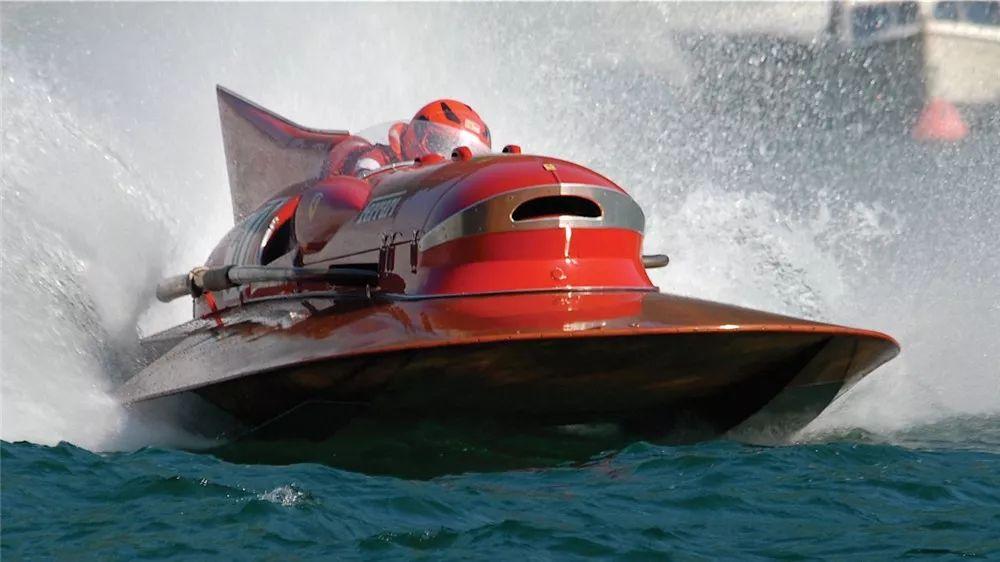 开过我们的豪车，再坐一坐我们的游艇！