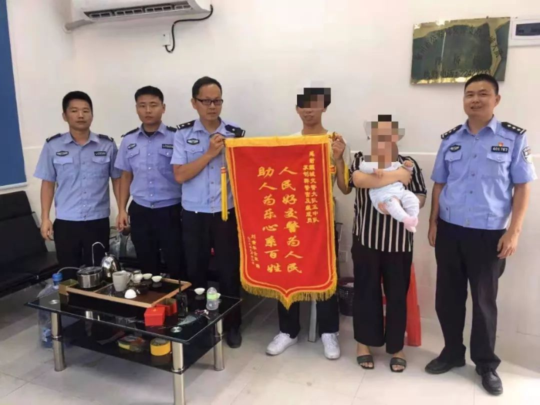 一岁女童突发昏厥交警紧急护送,婴儿突发疾病交警急速送医