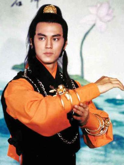 *情纵**声色的古龙，在痛饮一瓶XO后吐血两盆，彻底陷入昏迷