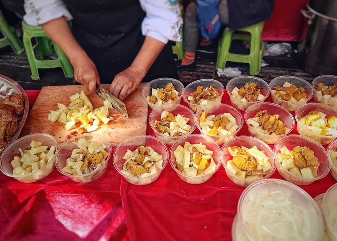上海哪里有清真美食,上海网红广场美食街