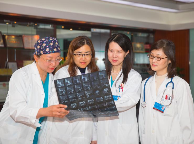 甲亢突眼中医能治疗好吗,甲亢突眼怎么自我检测