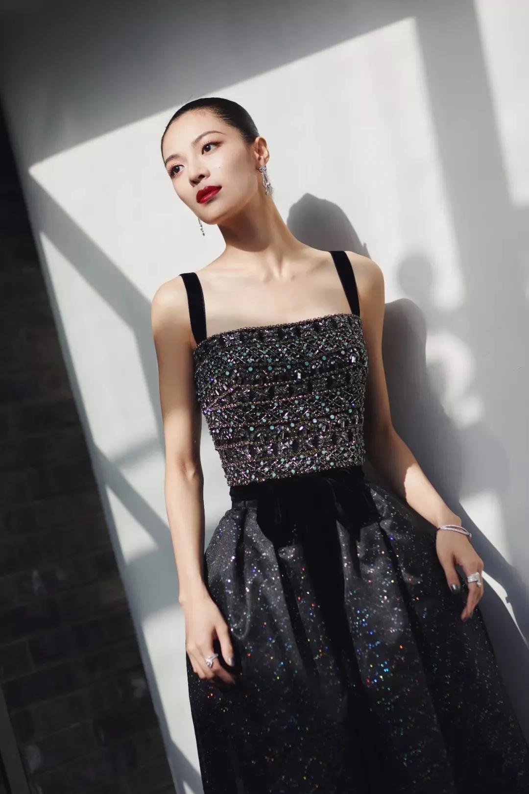 直角肩才是显瘦的关键！常练这几个体式，你就是行走的“衣架子”