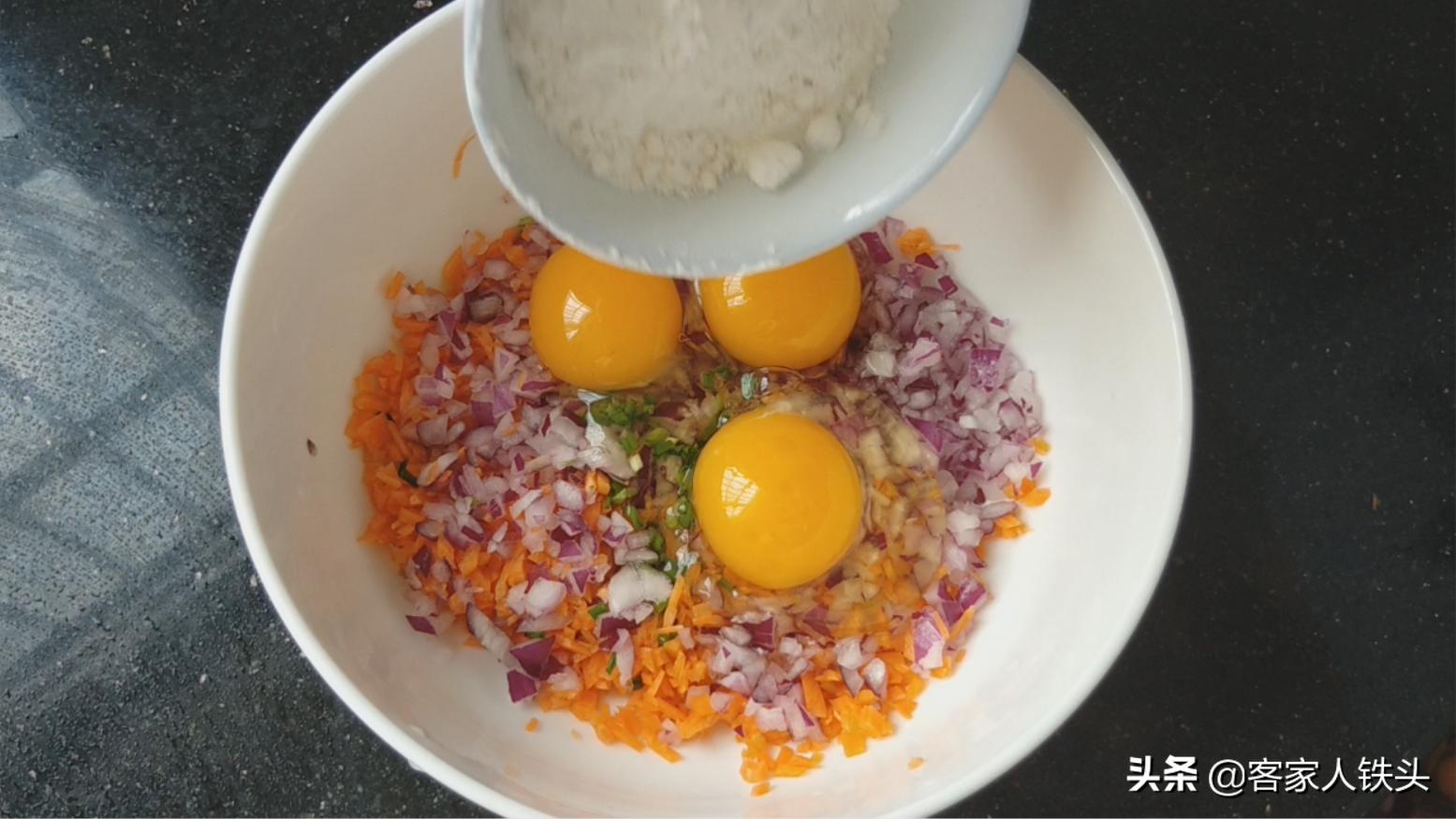 营养早餐简单做,1个洋葱3个蛋,楼下摆摊超火的鸡蛋香饼,真好吃