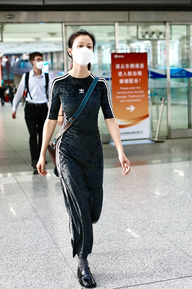 倪虹洁穿衣 (倪虹洁穿黑色衣服的图片)