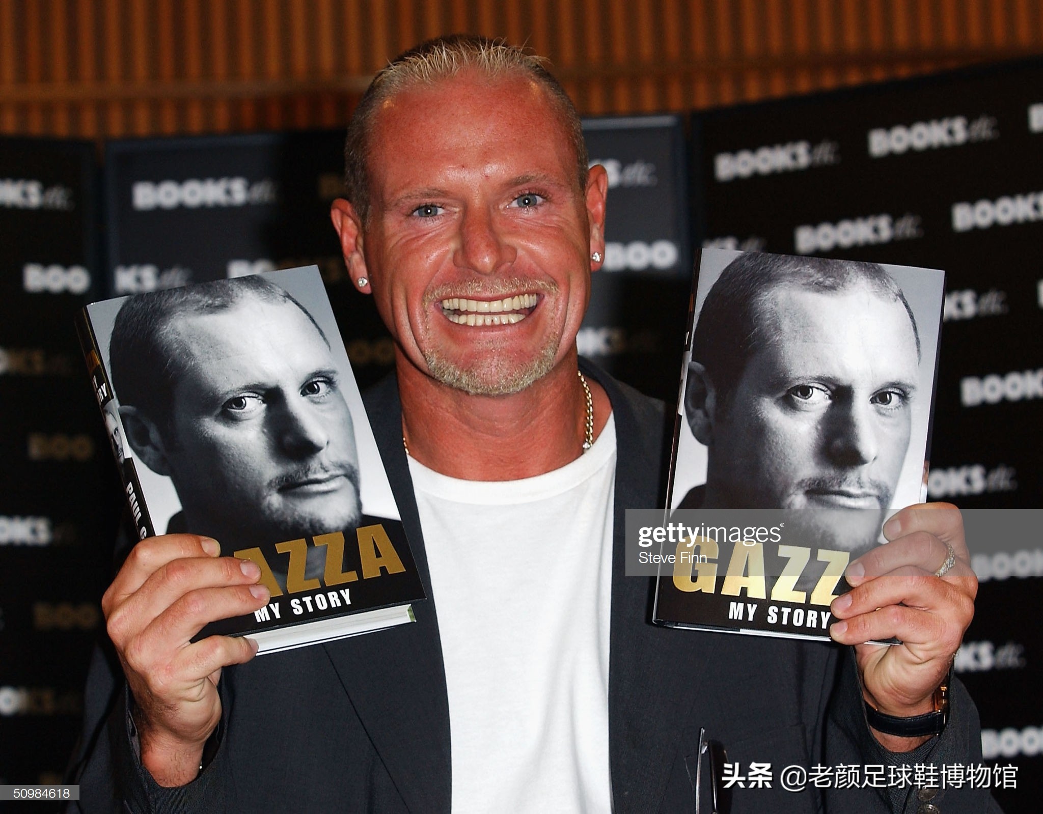 破产酒鬼的球鞋拍卖值6万,加图索的恩人名字成为香港路名