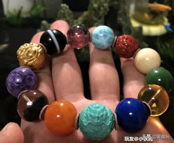 男青年戴什么手串比较合适,夏天到了男人戴这种手串才叫霸气