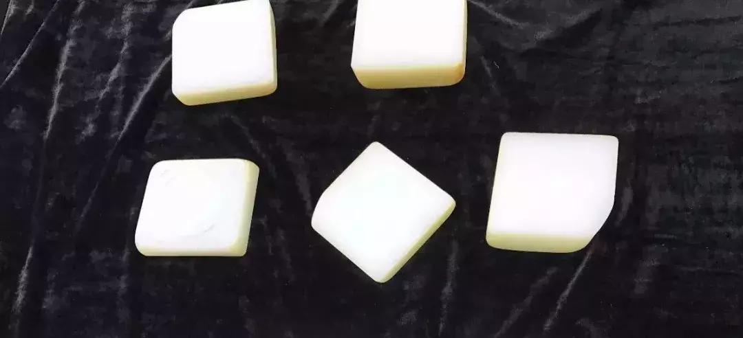 一招鉴别俄料和籽料,最简单鉴别俄糖料