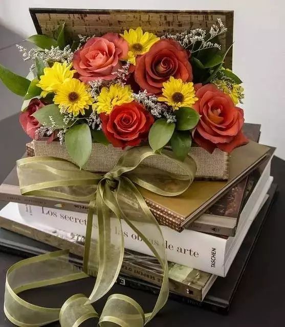 花店里买回来的鲜花怎么放更长久,花店鲜花如何保存时间可以比较长