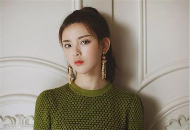 适合圆脸的妹纸的瘦脸短发型推荐,一款超级适合圆脸女生的发型