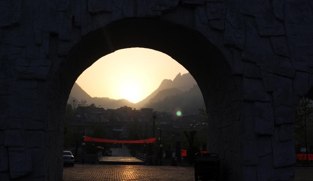 洛阳西泰山风景区值得游玩吗,洛阳西泰山旅游攻略最新