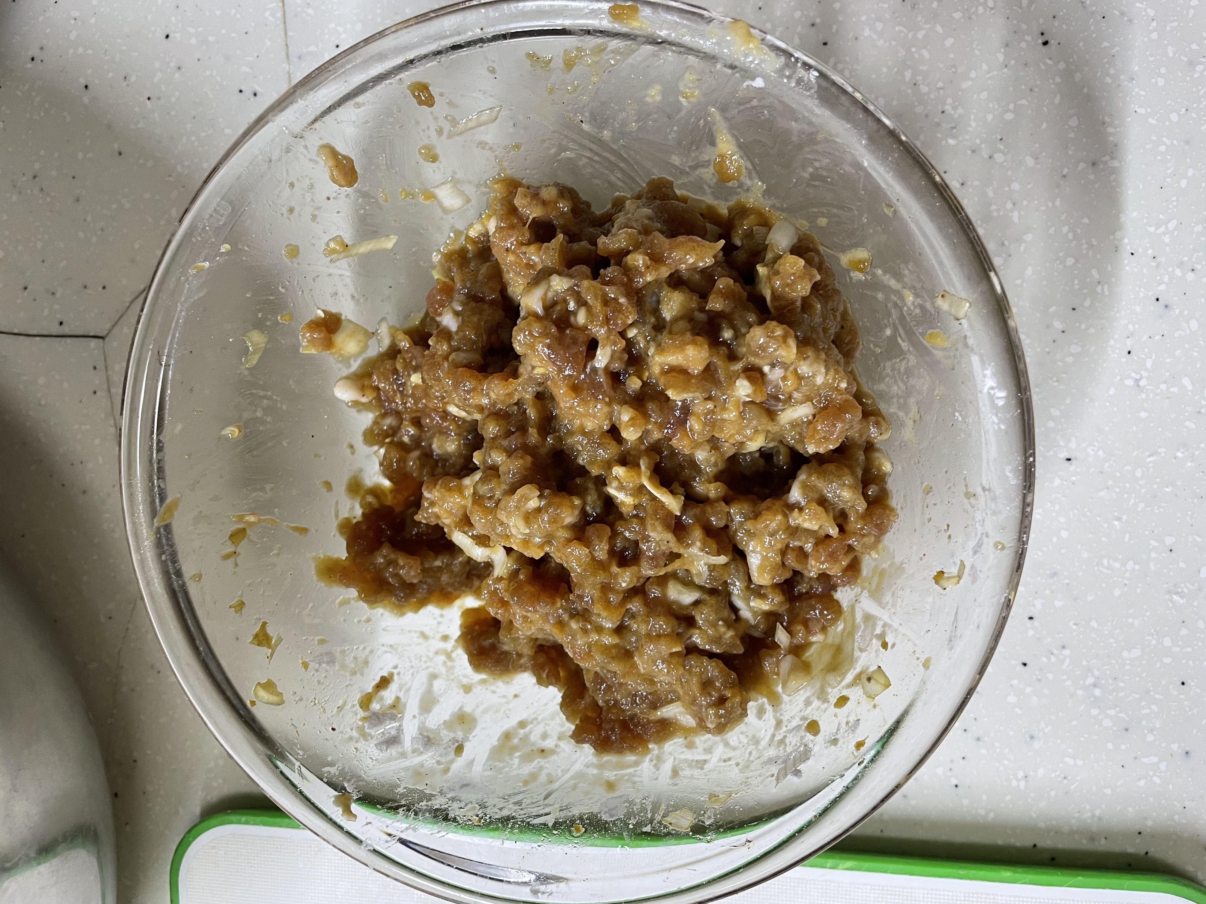 打工者平常的一天。晚餐番茄大虾，芹菜土豆条，小白菜汆丸子