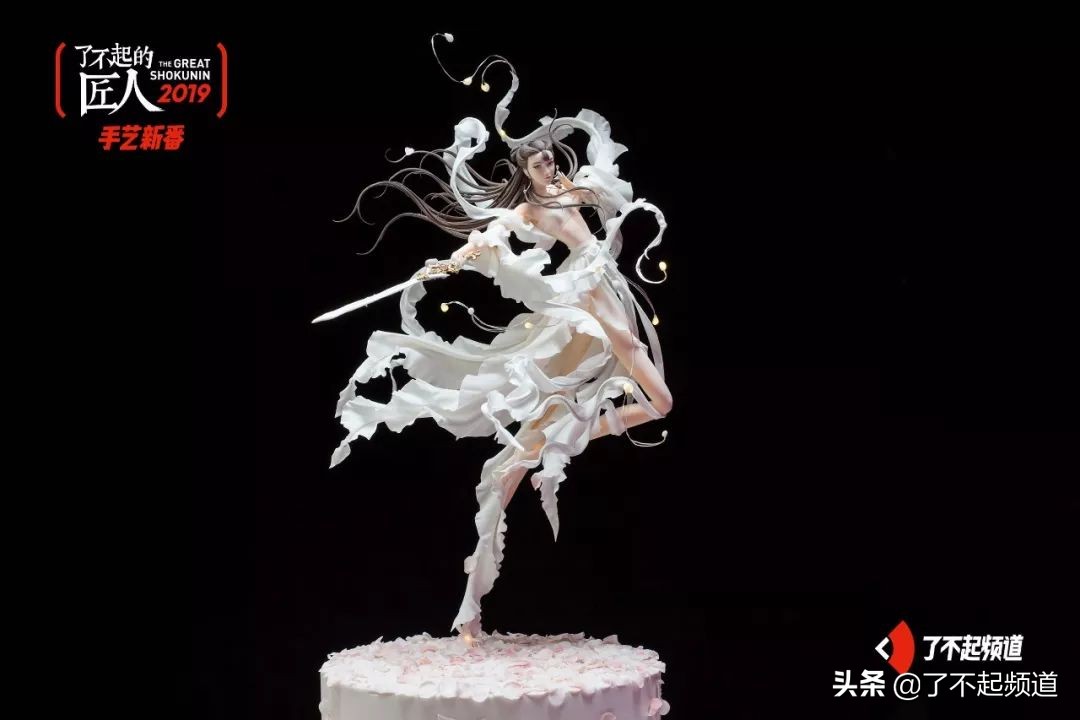 他从珠宝首饰到美容美发样样精通，只为做好一块蛋糕