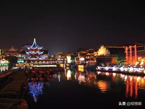 国内十条美食街你踩过几个坑,国内五条最受欢迎的美食街