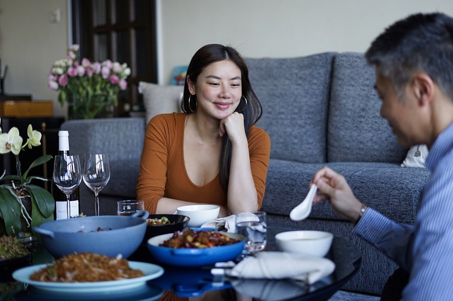 乐基儿40岁生日现场,乐基儿曝近照身材壮硕