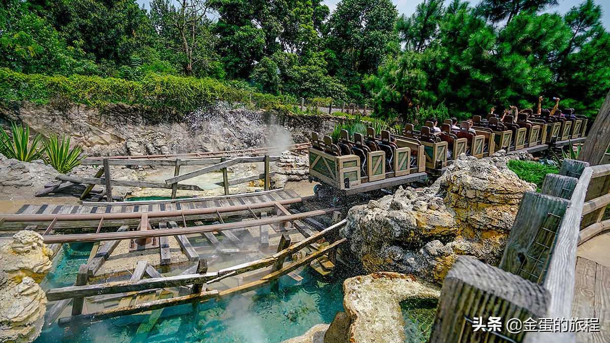 你应该能猜到,目前世界上最惨淡迪士尼乐园就是香港了,确实惨