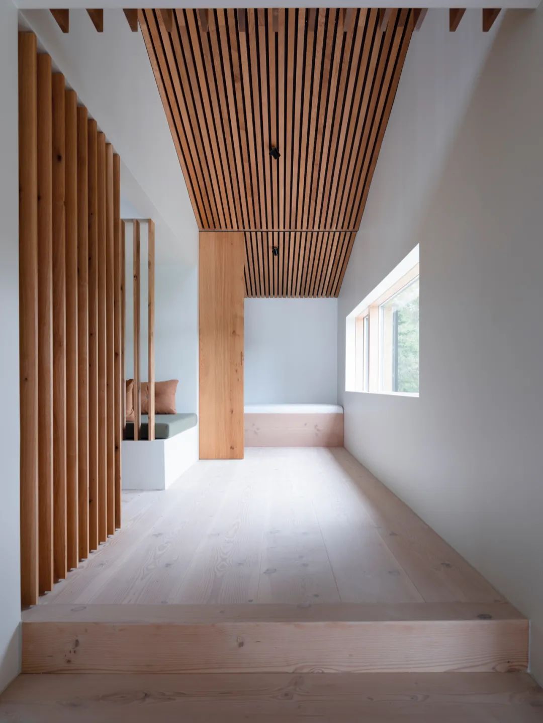 在冰岛最深的湖边自建木屋,自建木屋冰岛