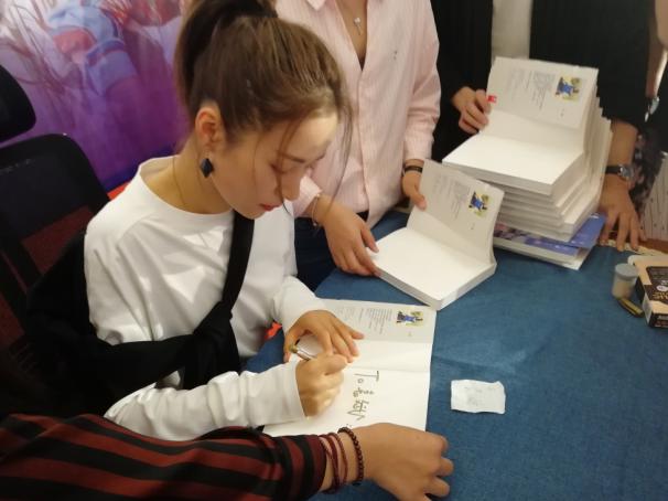 采访江一燕刘亦菲,江一燕拍摄南京专访