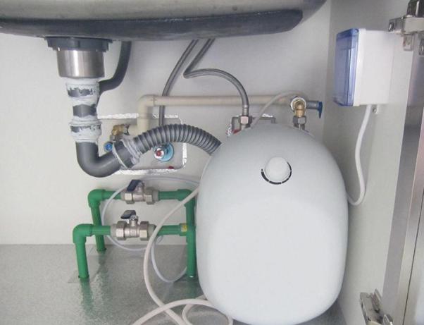 热水龙头和小厨宝哪种更实用,厨房热水器和即热水龙头哪个好用