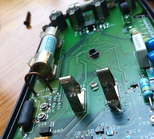 为何美国FLUKE15B比国产万用表耐用？拆机一看，你就明白了