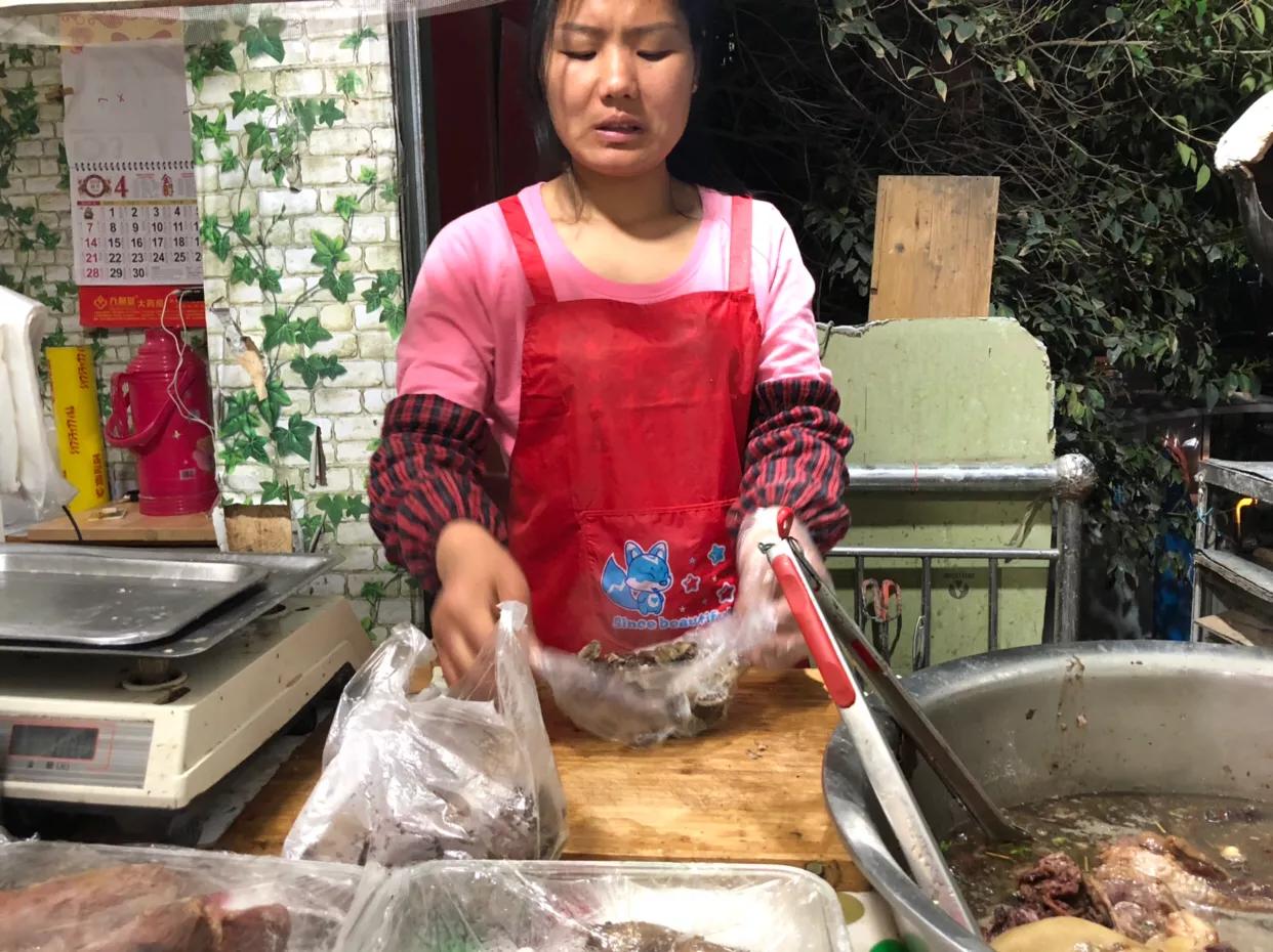 郑州夫妻卖肉夹馍,河南的夫妻卖烧饼