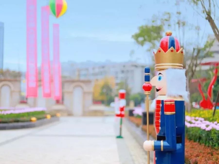 凤凰国际高端住宅区,2025年凤凰新城