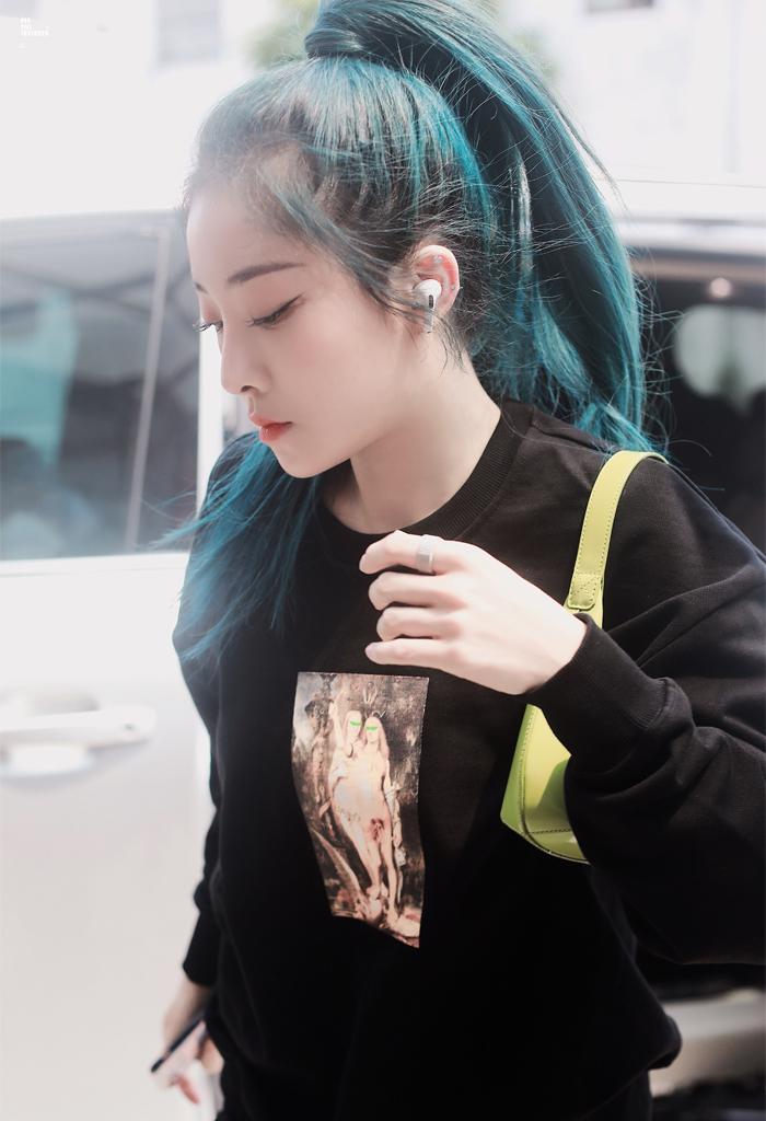 这个秋天“抹茶包”终于火了，时髦亮眼还很百搭，难怪明星都爱背