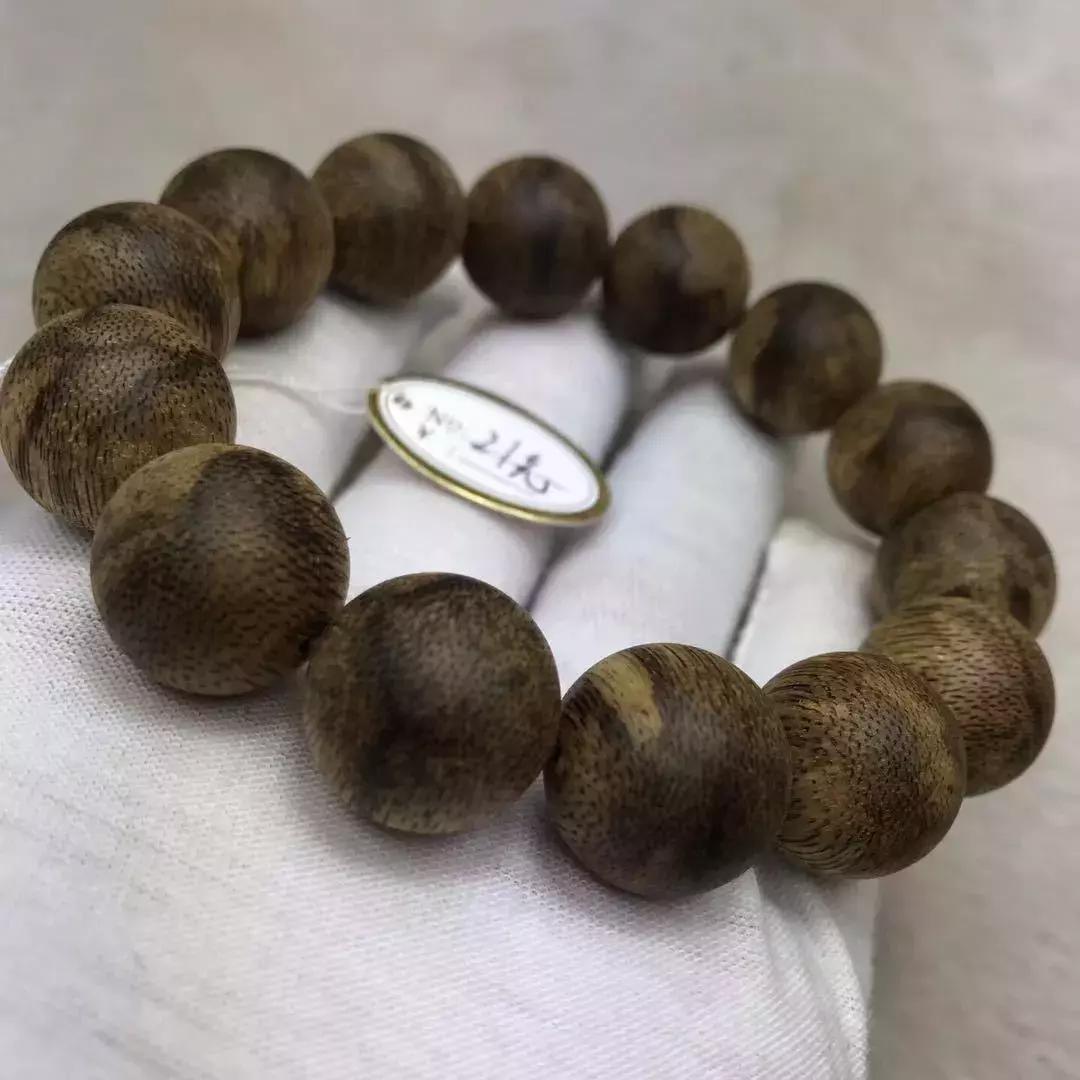 加里曼丹沉香手串啥样子,加里曼丹沉香108颗手串怎么配