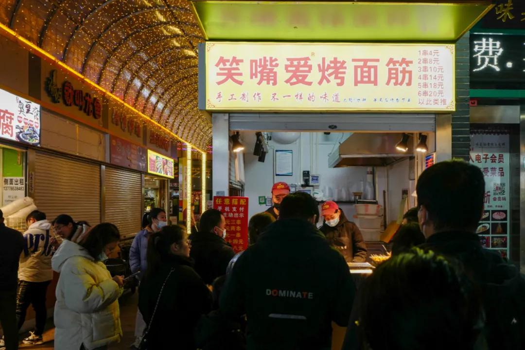 附近步行街美食推荐3-4人餐,人均30就能在江边尽享美食