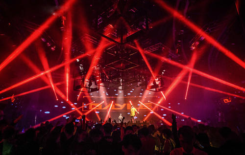 新手一个人去夜店的基本流程,夜店游玩指南