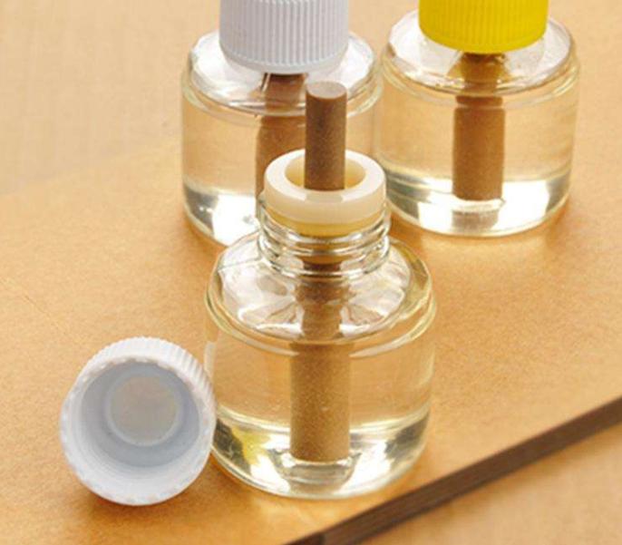 3岁娃错把502胶当成眼药水,2岁宝宝误把蚊香液放嘴巴怎么办