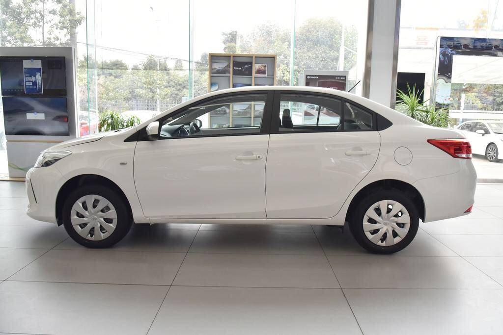 丰田最便宜的手动挡轿车,丰田最便宜自动挡车多少钱