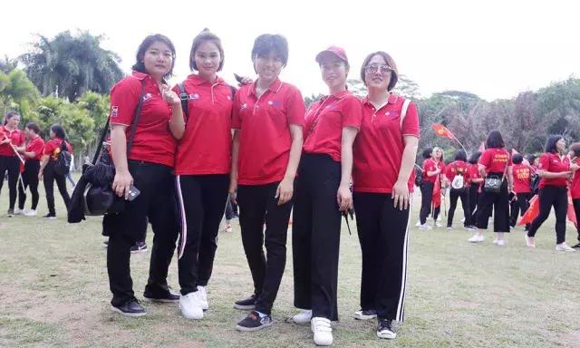 巨邦清明献花丨人间四月无心芳菲，上山看总设计师改革大步豪迈