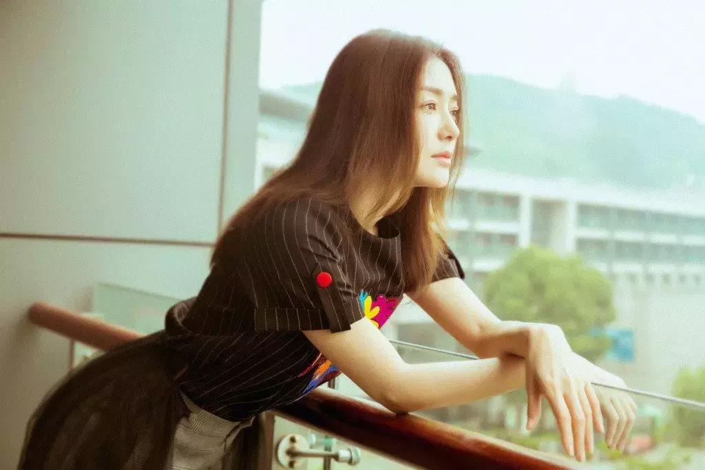 倒大脸适合什么发型,大脸女适合什么发型