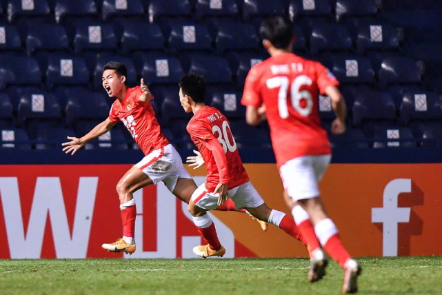 广州恒大亚冠夺冠捧杯瞬间,广州恒大夺冠欢呼2019