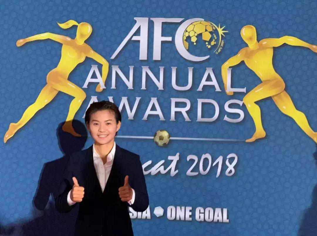 王霜亚洲足球小姐,足球报谈王霜的英伦之路