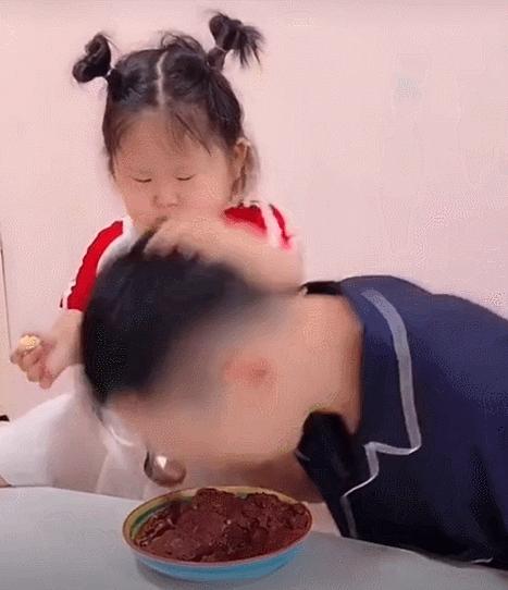 妈，我是你的孩子，不是你的摇钱树