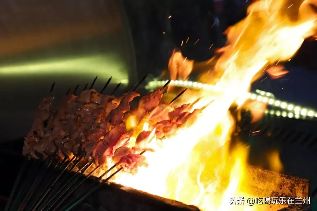 来兰州必须打卡的地方南门夜市,兰州必打卡夜市好去处