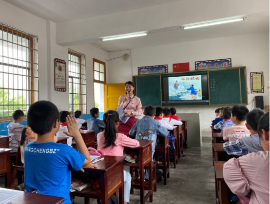 班主任坦言小学语文无非就是内容,班主任评价学生的特点