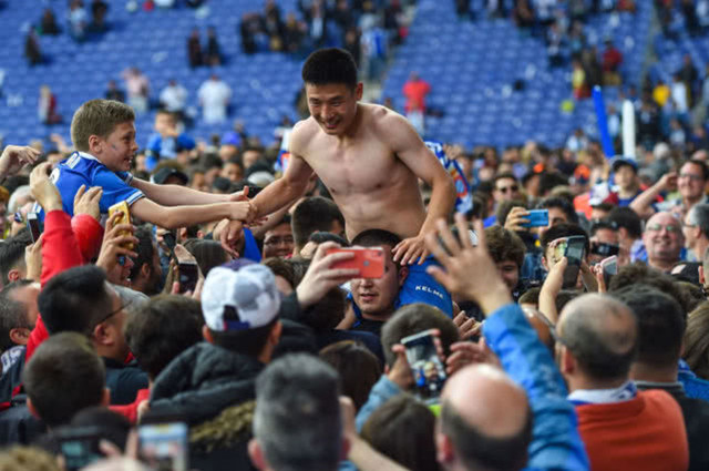 疯抢C位！两个黄种人被西甲疯狂膜拜，堪比国足打进世界杯