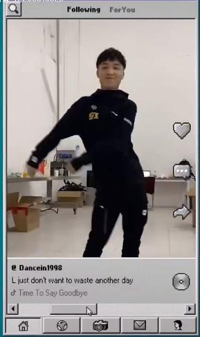 外媒评价Faker省出一间“黄金屋”！药水哥偷亲一龙差点挨揍