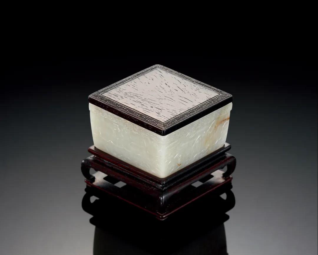 市价二三百块钱的玉镯是真玉石吗,克价超过黄金的文玩