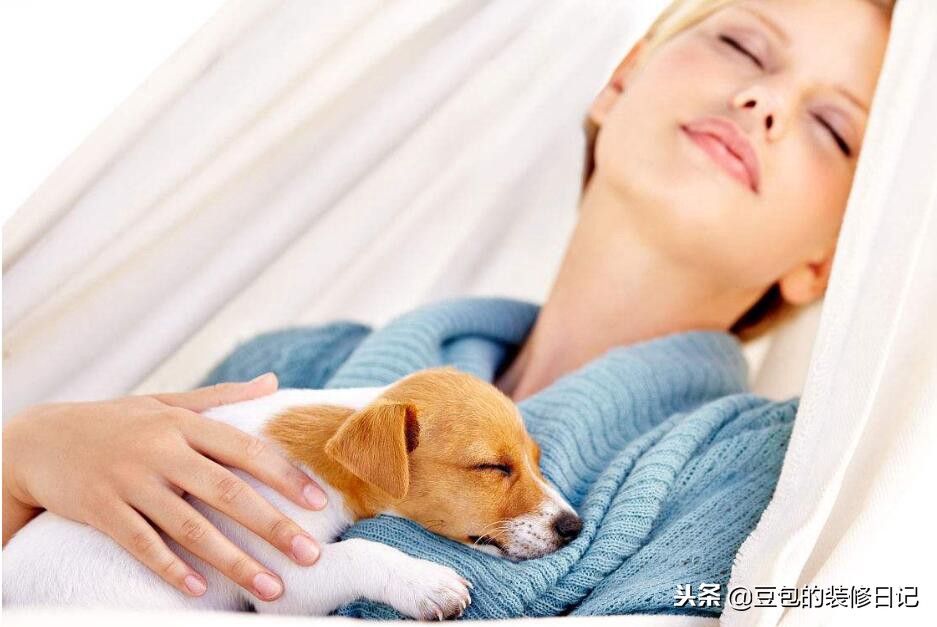 装修卧室楼上隔音怎么做,房子隔音效果太差半夜被邻居吵醒