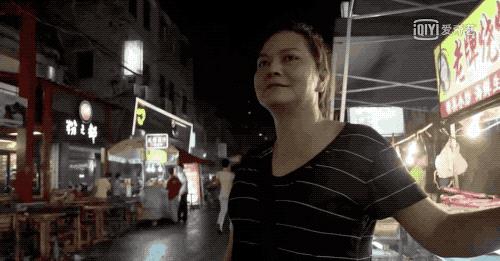 夜市摆摊日入9000元真能做到吗,夜市摆摊老板一天能挣多少钱