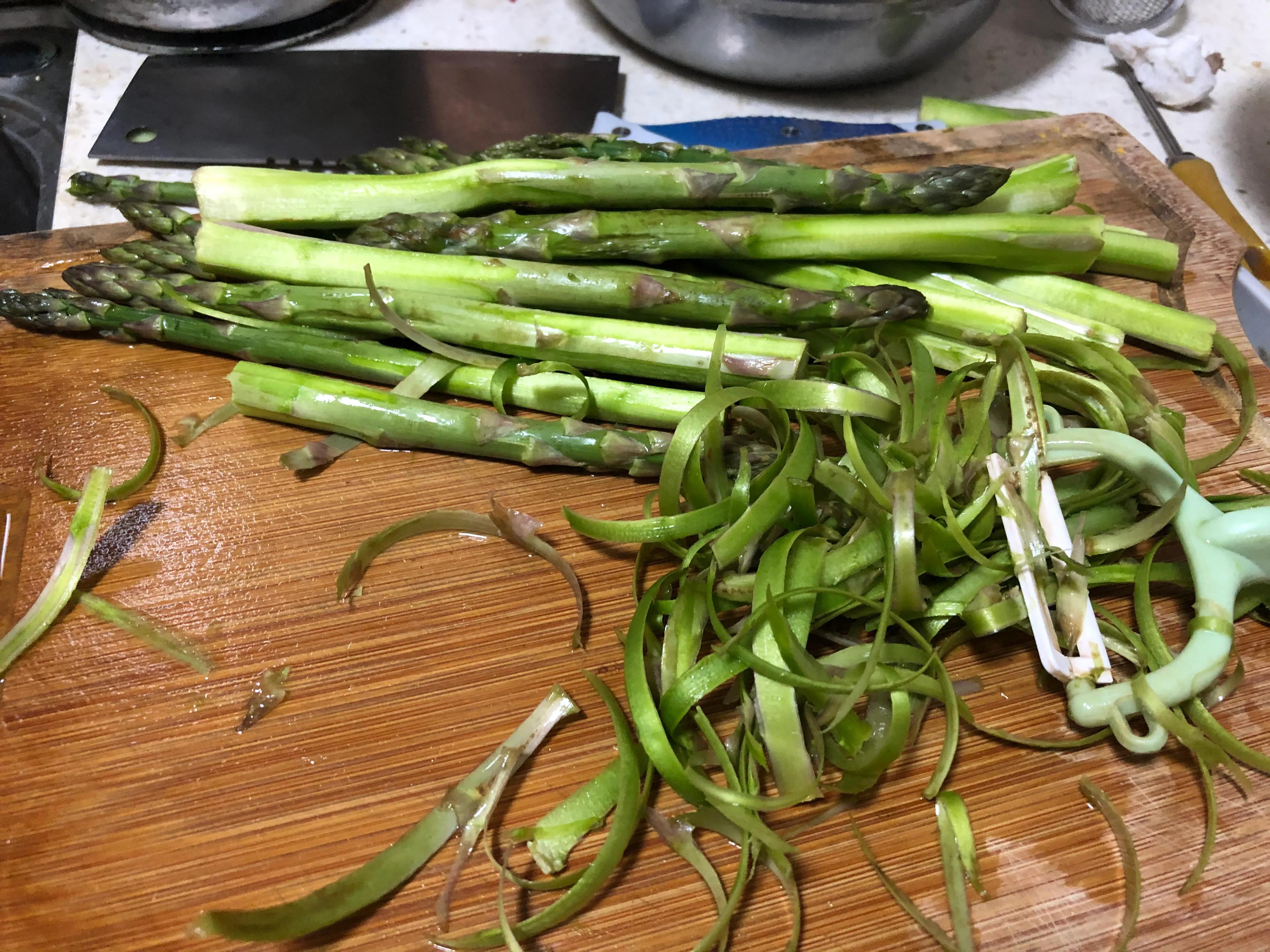 琳子阿姨家的日常菜谱五，夏日花样菜汤芦笋瘦肉汤，蔬菜中的海鲜