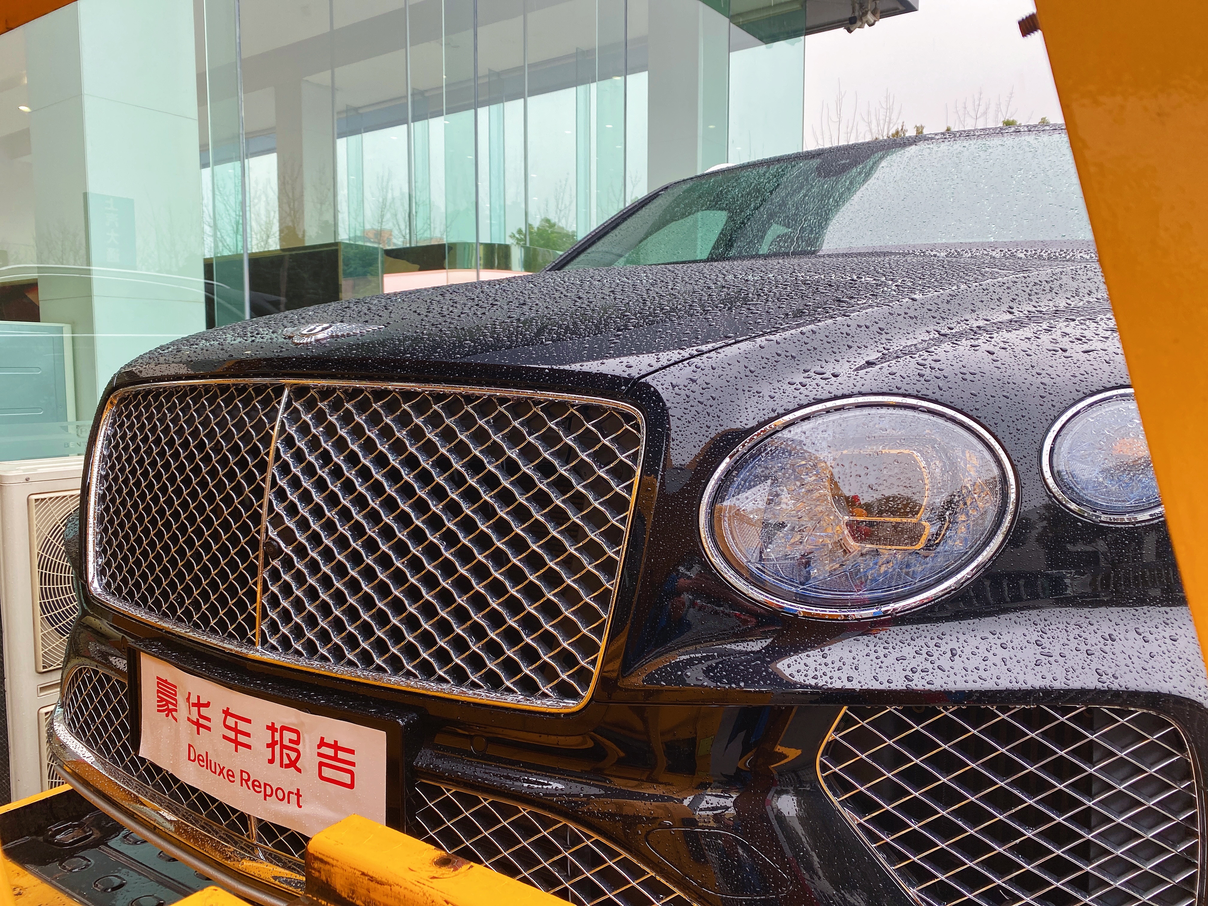 开宾利添越回老家是什么体验,一天消费差不多400元