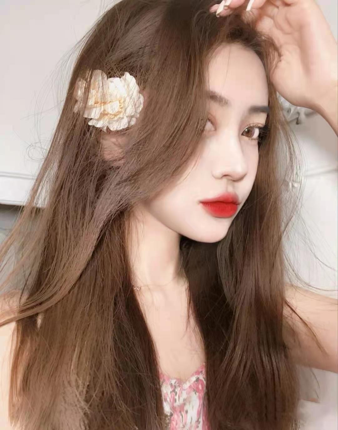 别染“黄头发”了，选择今年受宠的6款发色，显白又时髦